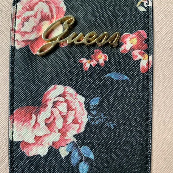 Guess purse 💕 - Picture 3 of 10